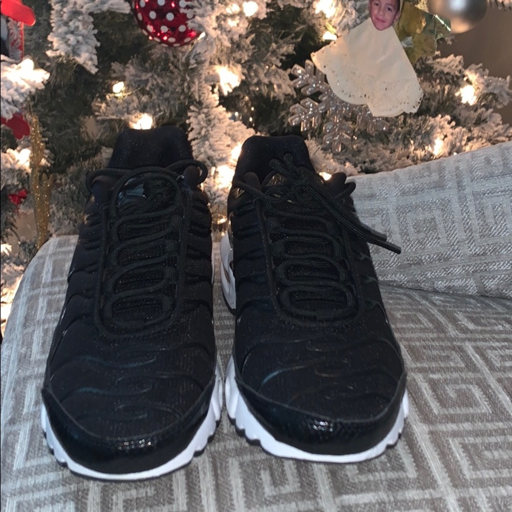 New Air Max Plus SE TN Black & White “WM size 7.5”